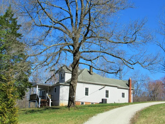 $349,900 | 1697 South Amherst Highway, Amherst, VA 24521