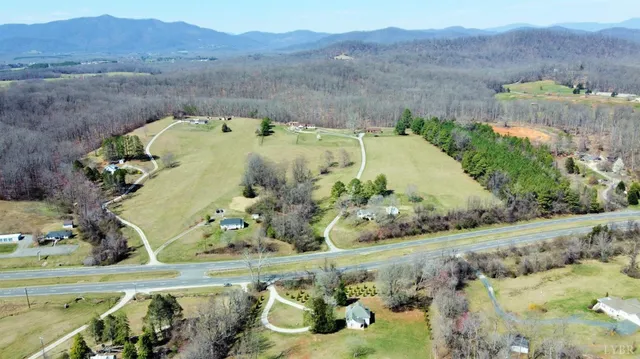 $349,900 | 1697 South Amherst Highway, Amherst, VA 24521