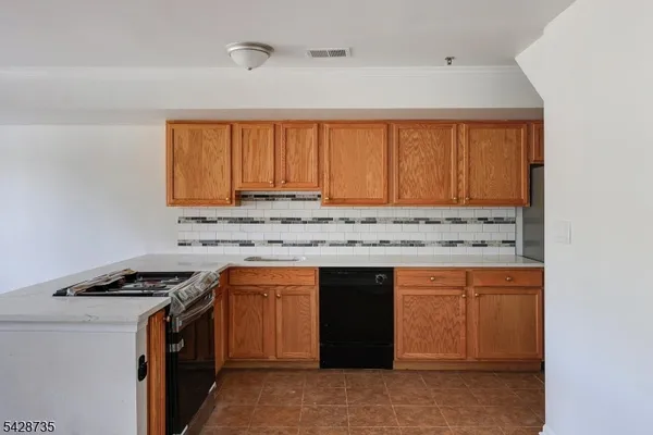 $3,000 | 566 Pennsylvania Avenue, Unit E2, Elizabeth, NJ 07208