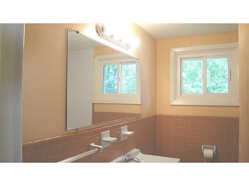 78 Cushing Road Warwick, RI 02888 - Photo 12 of 25 Bathroom.