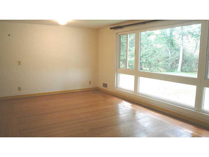 78 Cushing Road Warwick, RI 02888 - Photo 4 of 25 Living Room.