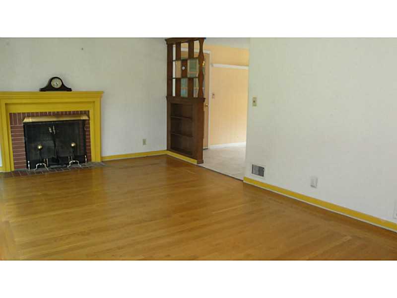 78 Cushing Road Warwick, RI 02888 - Photo 5 of 25 Living Room.