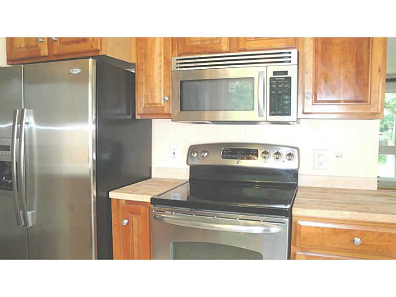78 Cushing Road Warwick, RI 02888 - Photo 8 of 25 Kitchen.