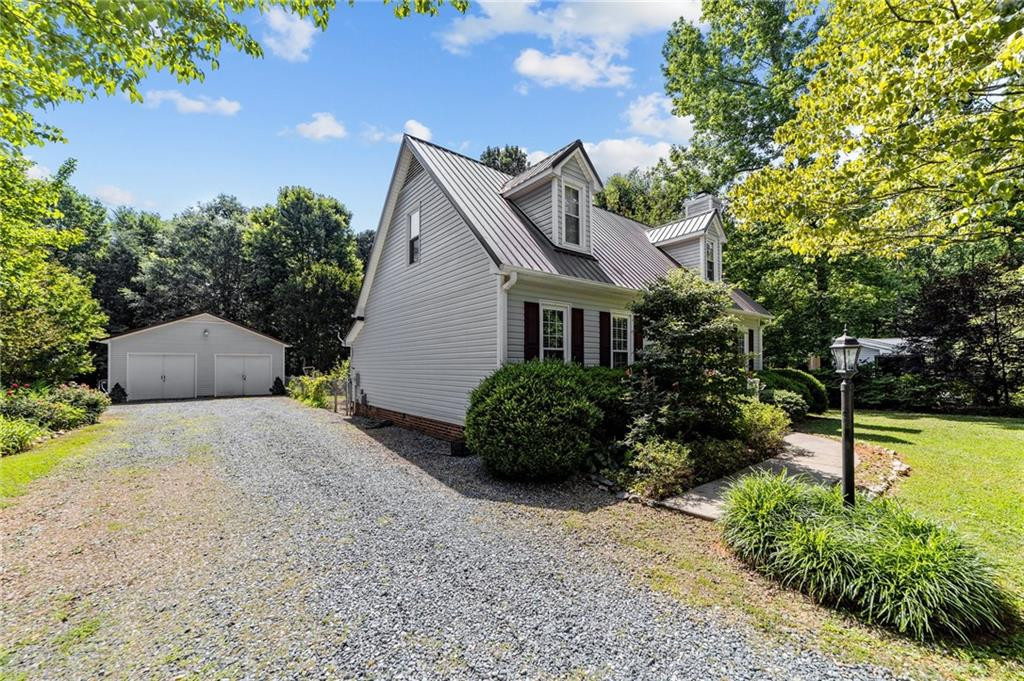 1540 Sykes Road Mebane, NC 27302 - Photo 5 of 36 Gallery Image 5