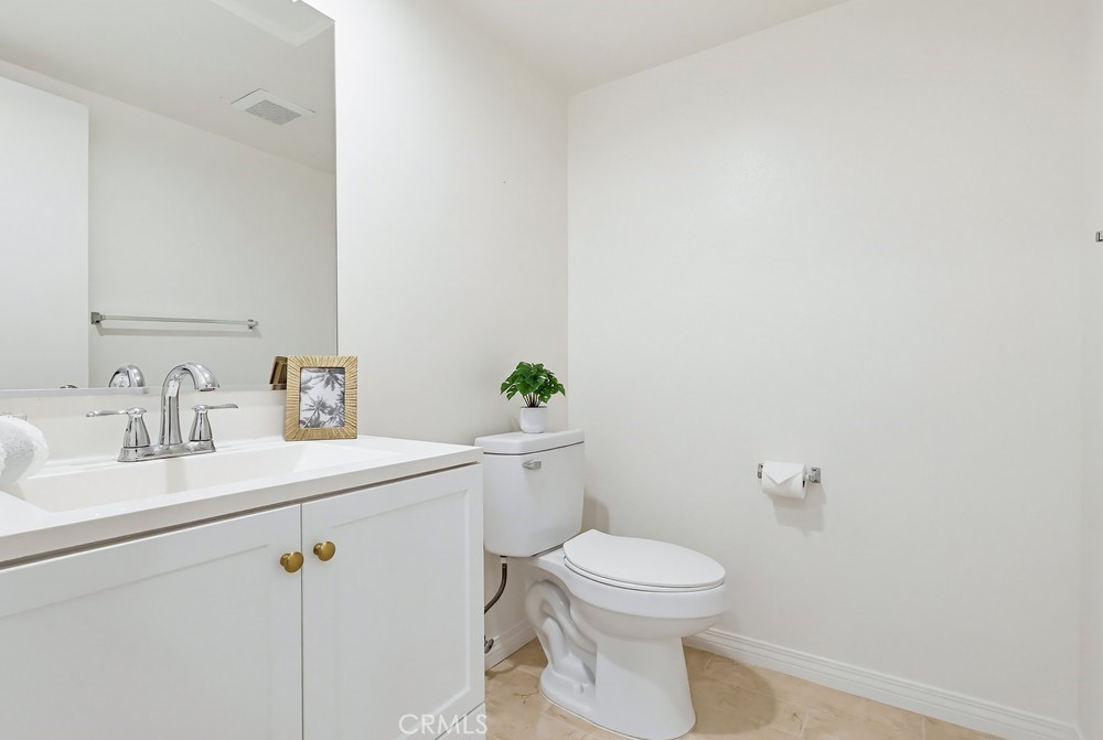27914 Ridgebluff Court Rancho Palos Verdes, CA 90275 - Photo 15 of 37 Downstairs half bath