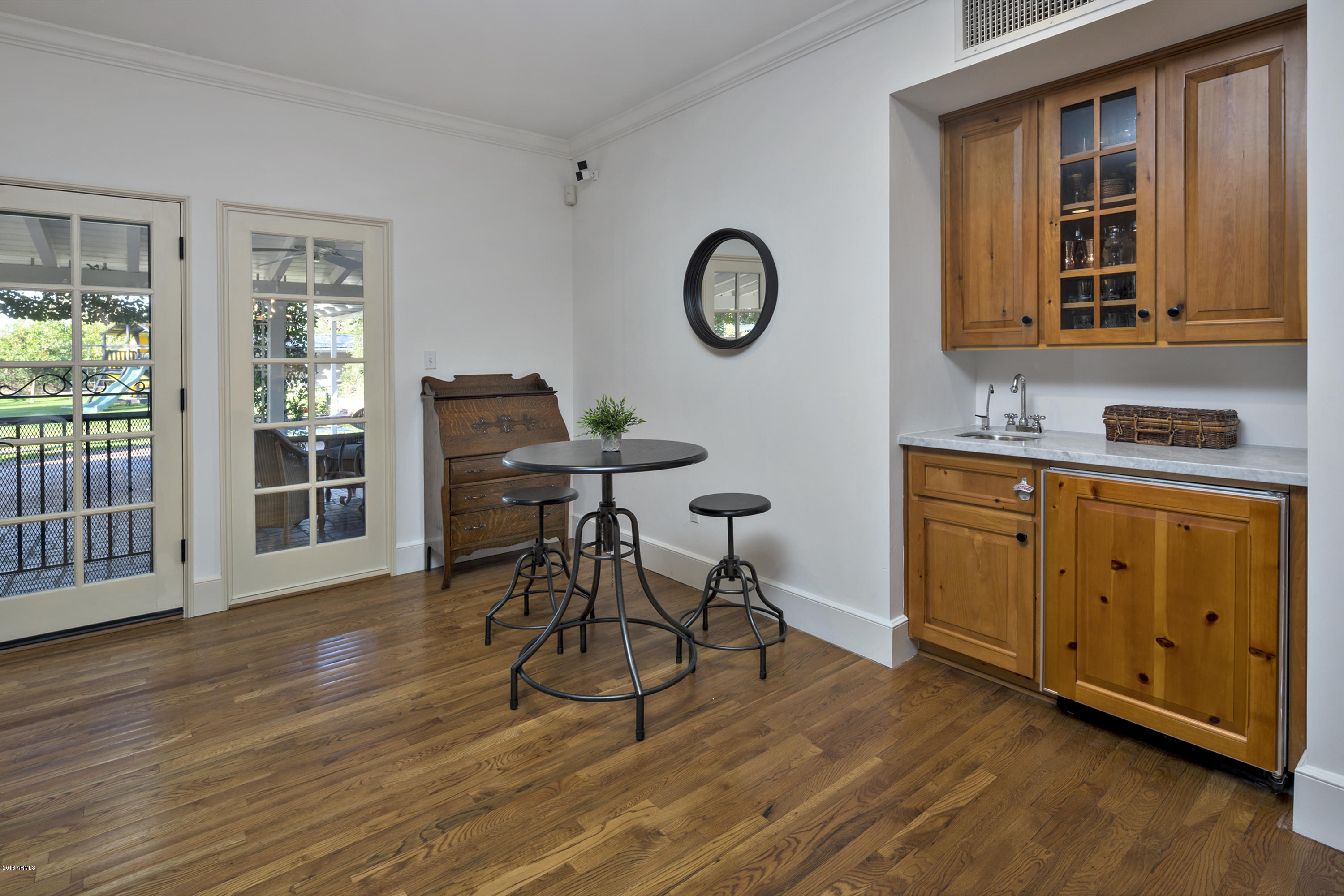7120 North Wilder Road Phoenix, AZ 85021 - Photo 17 of 62 017_Wet Bar and Dining Nook