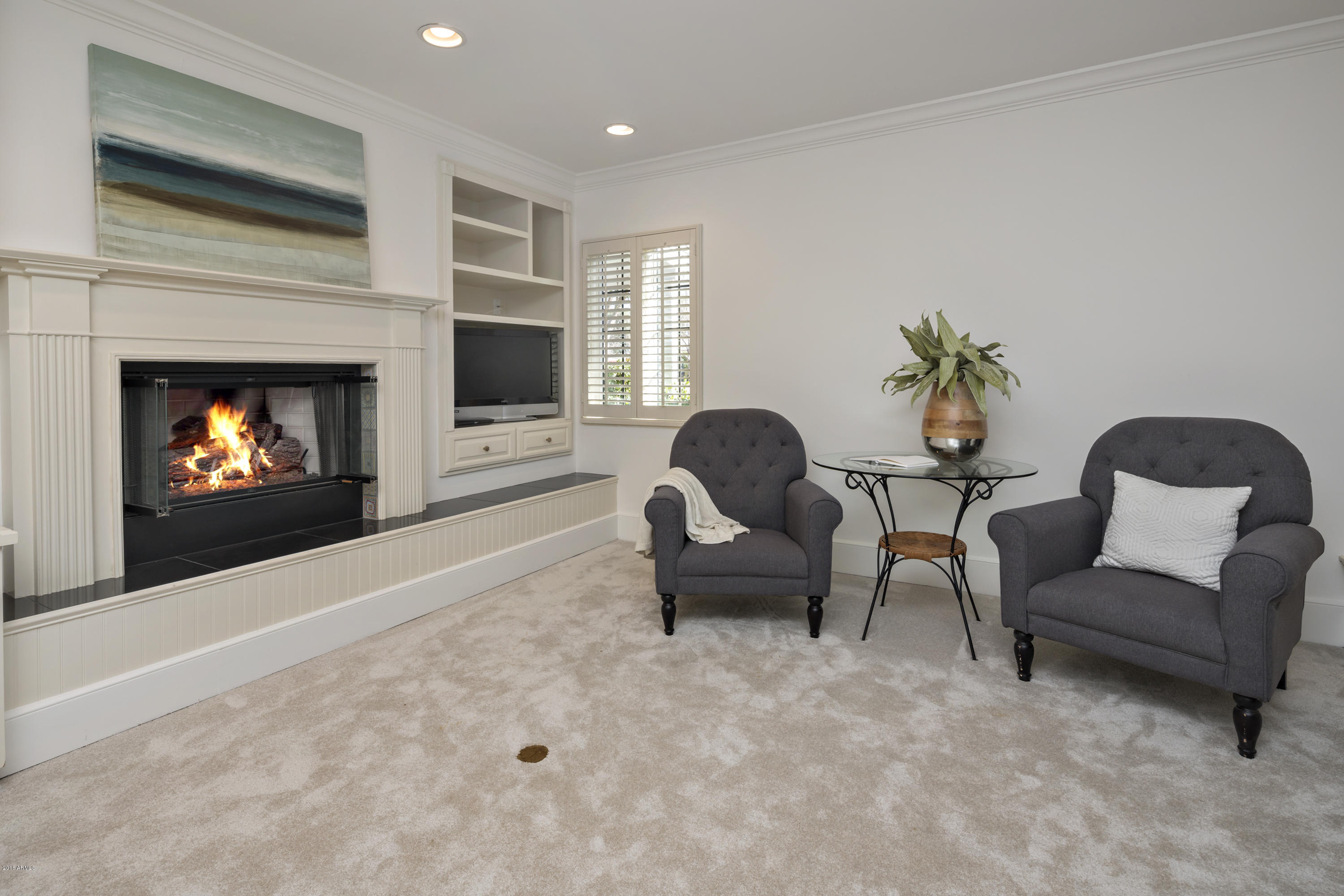 7120 North Wilder Road Phoenix, AZ 85021 - Photo 20 of 62 020_Master Fireplace and Sitting