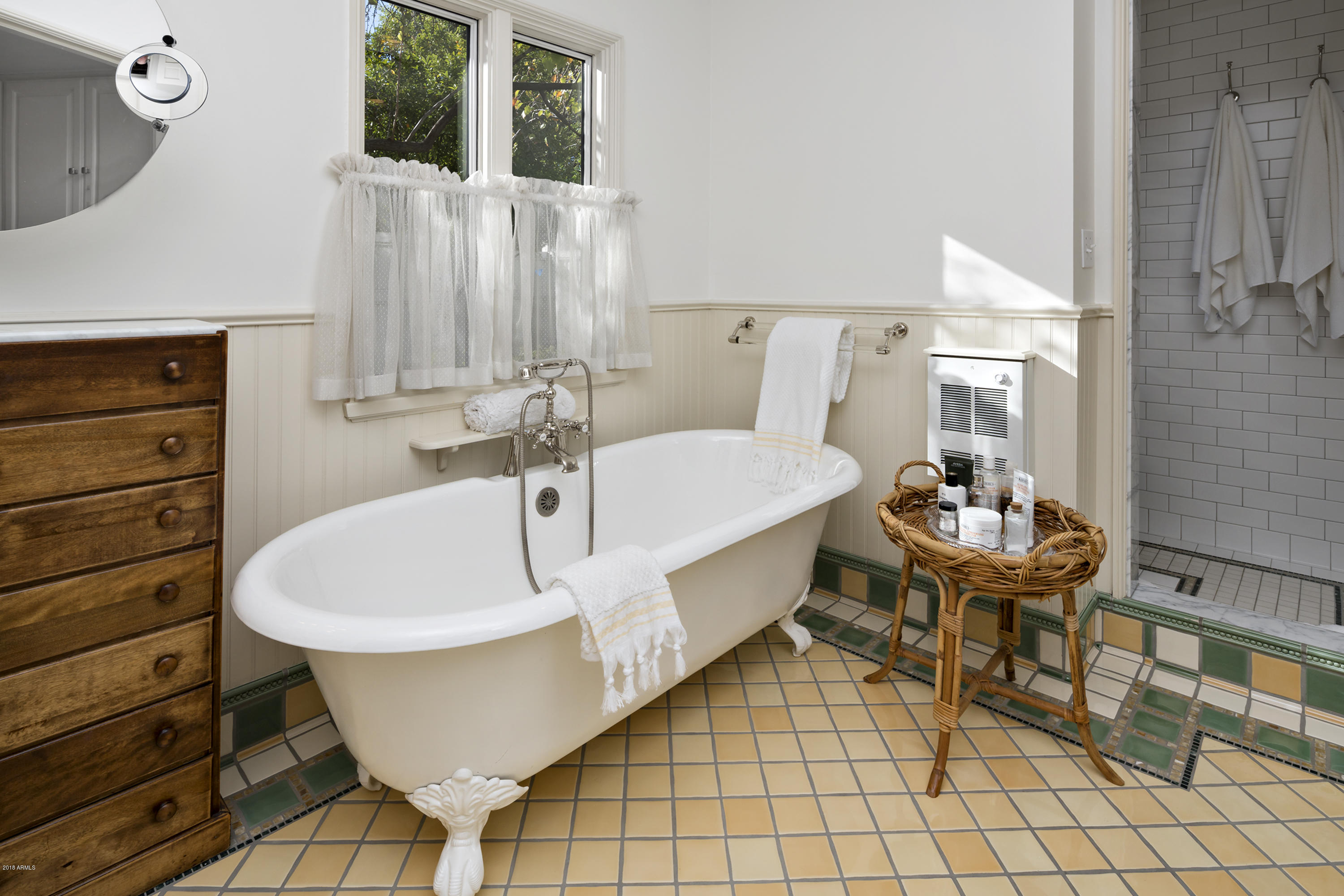 7120 North Wilder Road Phoenix, AZ 85021 - Photo 21 of 62 021_Master Bath Tub