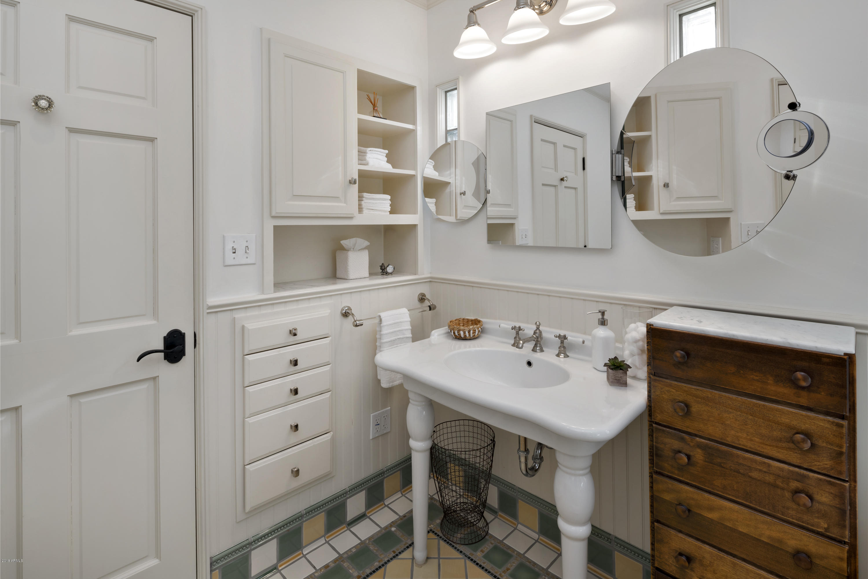 7120 North Wilder Road Phoenix, AZ 85021 - Photo 22 of 62 022_Master Bathroom Vanity