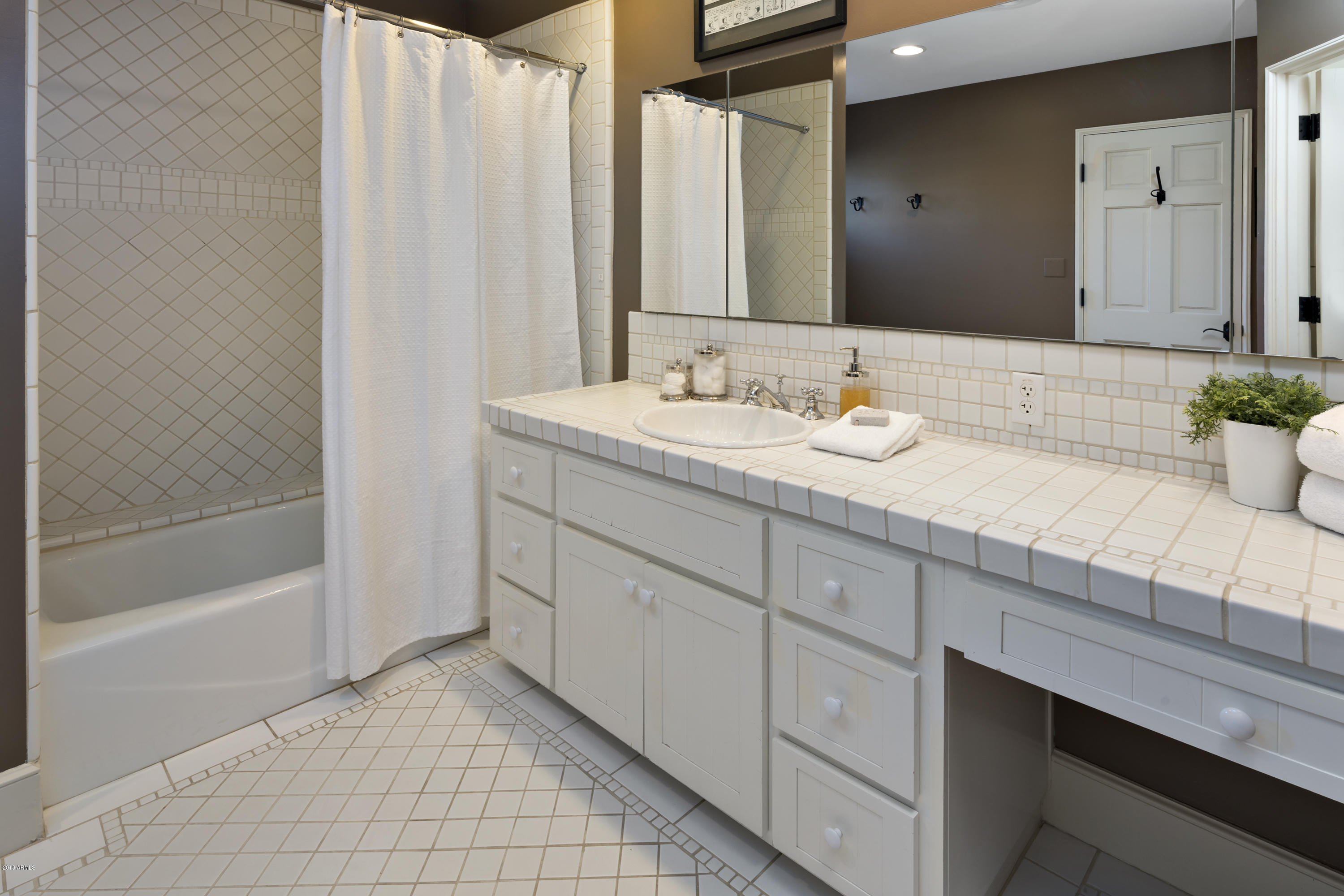 7120 North Wilder Road Phoenix, AZ 85021 - Photo 26 of 62 026_Guest Bath