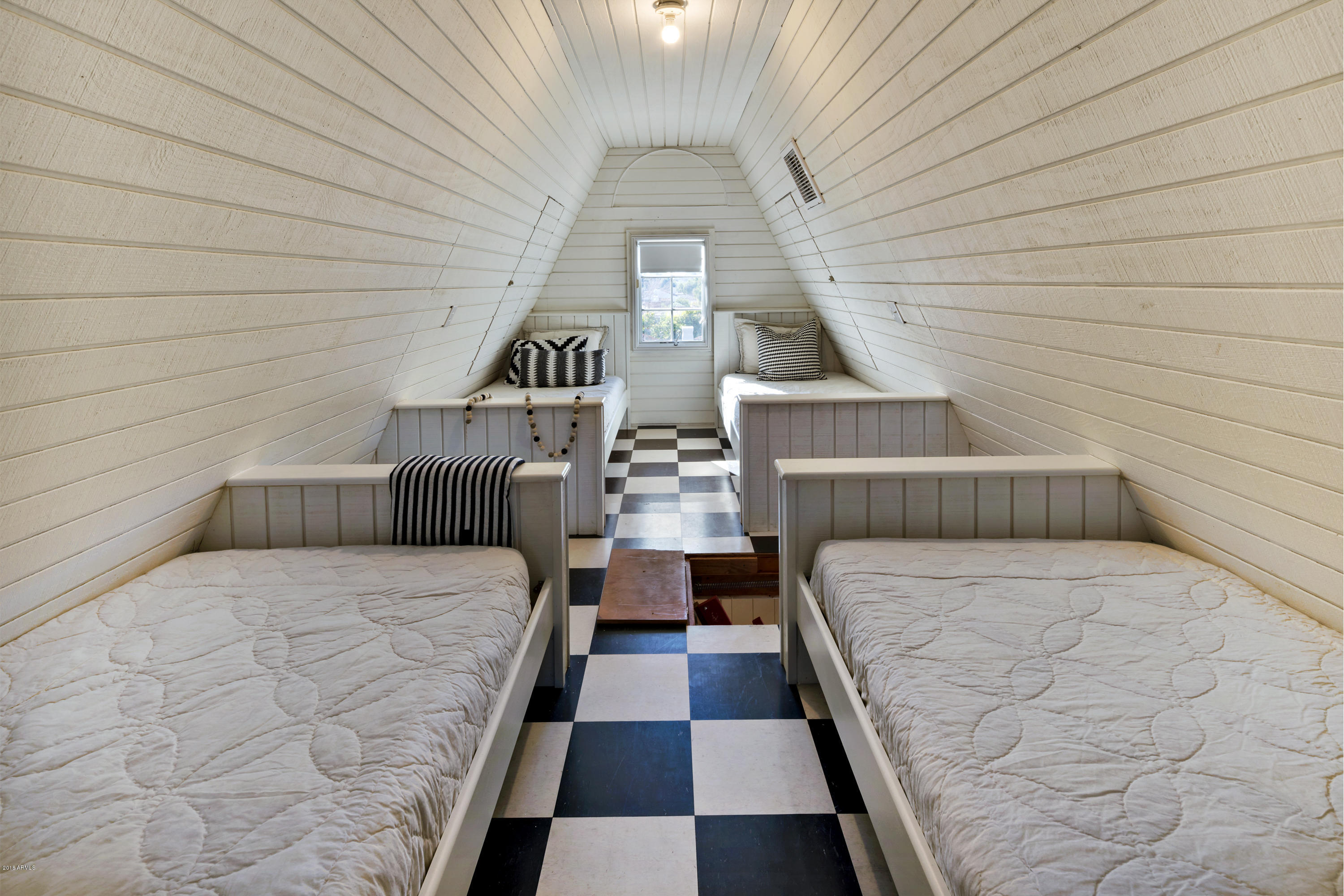 7120 North Wilder Road Phoenix, AZ 85021 - Photo 30 of 62 030_Surprise Attic and Bunks