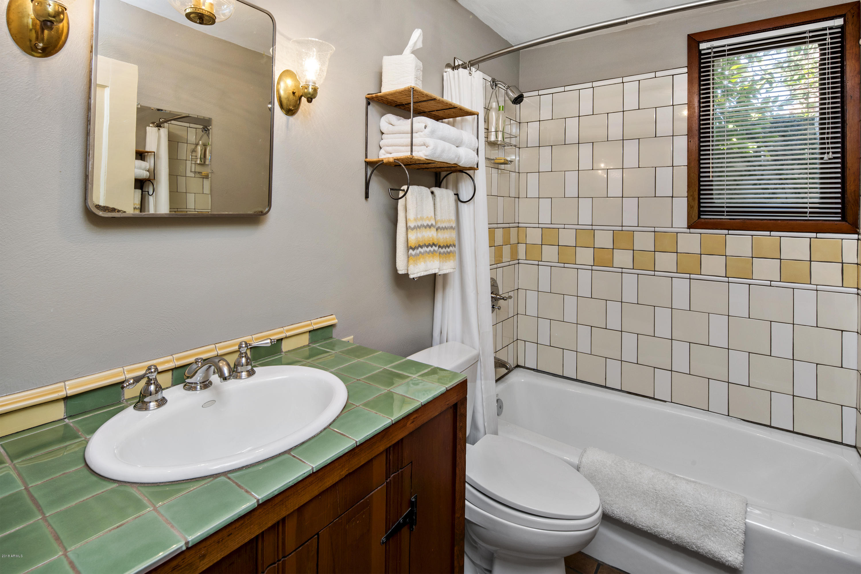 7120 North Wilder Road Phoenix, AZ 85021 - Photo 37 of 62 037_Guest House Bath