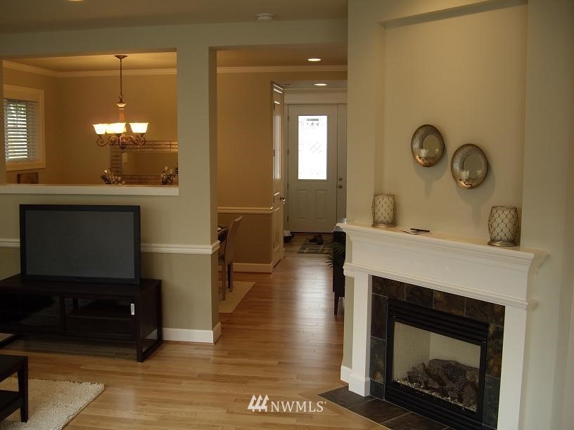 19604 93rd Place Northeast Bothell, WA 98011 - Photo 4 of 15 Gallery Image 4