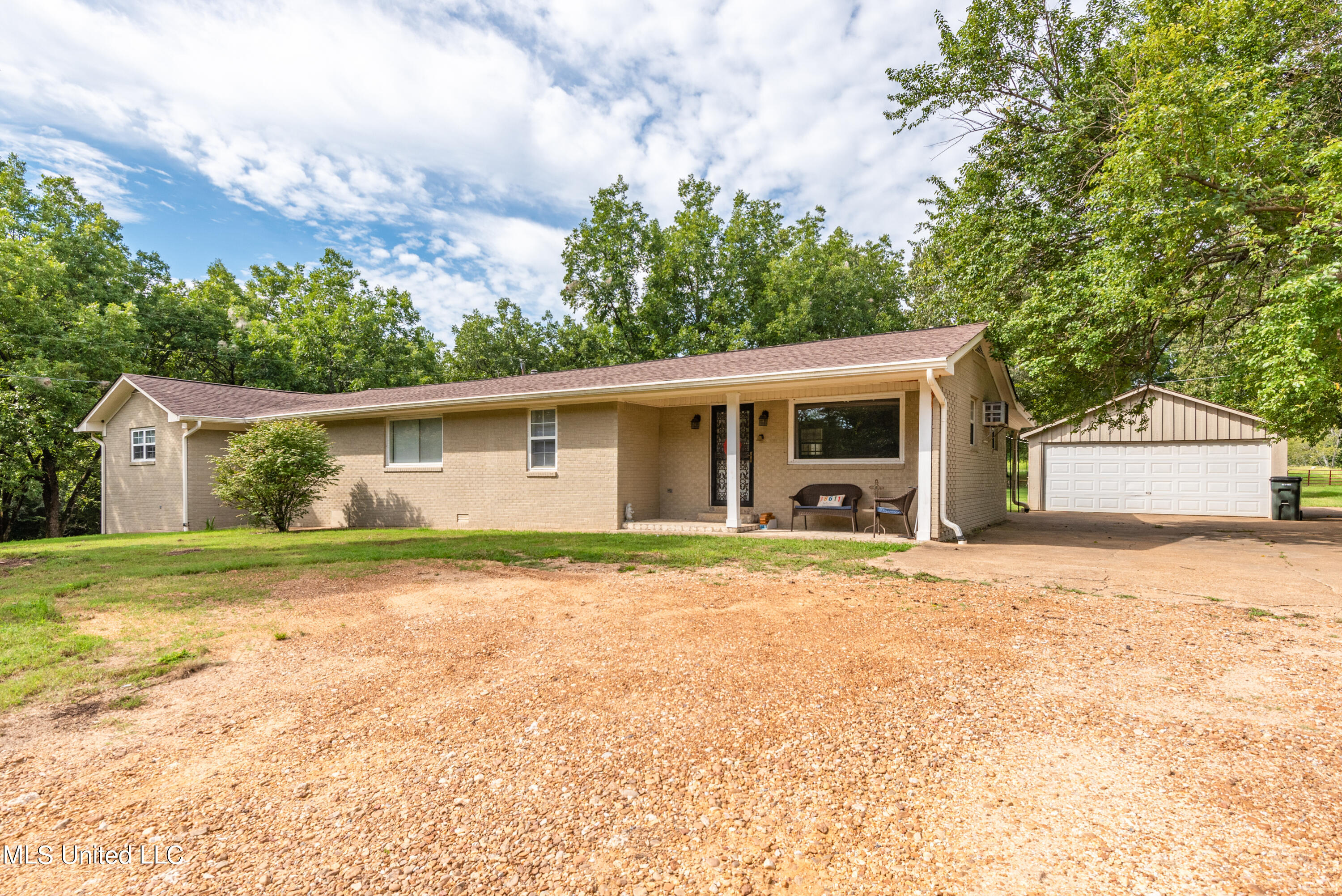 847 Shinault Road Byhalia, MS 38611 - Photo 1 of 28 DSC_4925