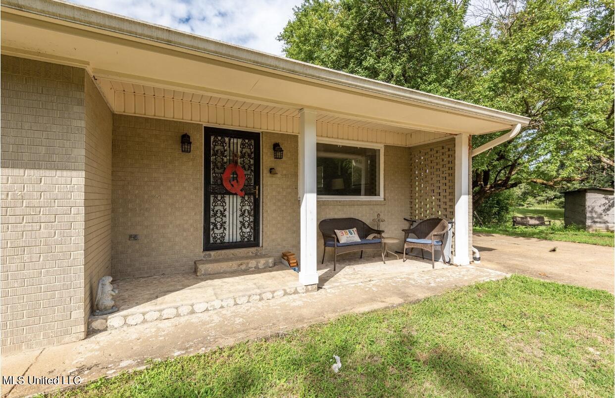 847 Shinault Road Byhalia, MS 38611 - Photo 2 of 28 494D42B7-752A-4375-88F8-2F797D4E3B56