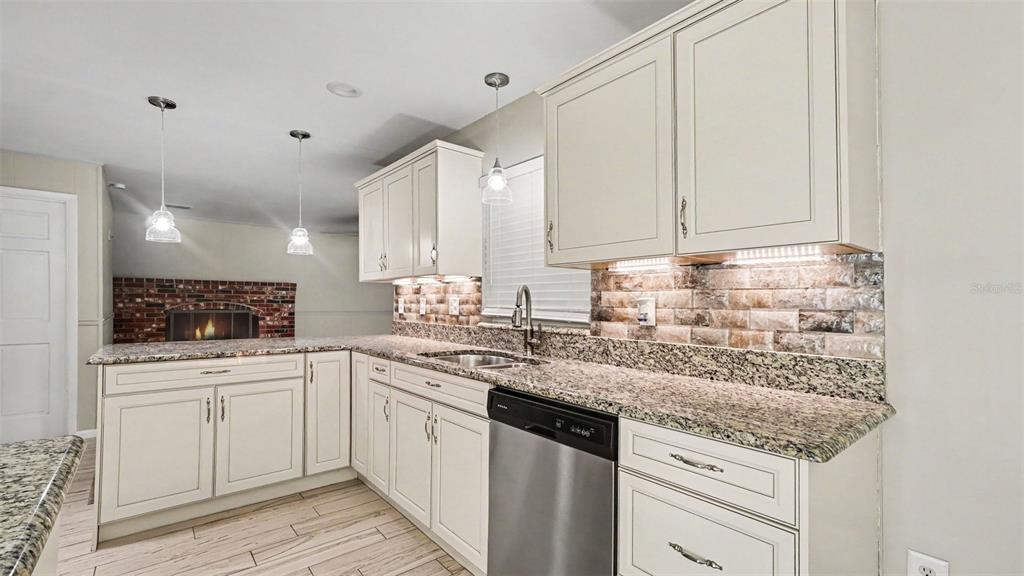 2135 Northeast 6th Place Ocala, FL 34470 - Photo 7 of 22