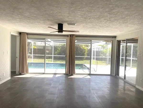 $2,900 | 7464 Cass Circle, Sarasota, FL 34231