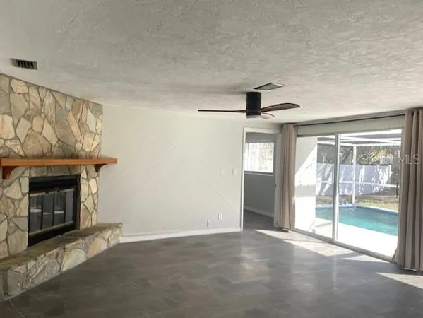 $2,900 | 7464 Cass Circle, Sarasota, FL 34231