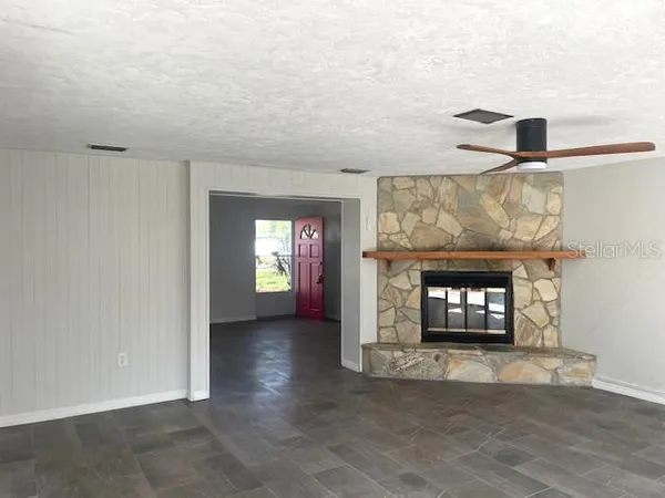 $2,900 | 7464 Cass Circle, Sarasota, FL 34231