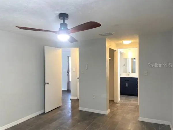 $2,900 | 7464 Cass Circle, Sarasota, FL 34231