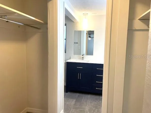 $2,900 | 7464 Cass Circle, Sarasota, FL 34231