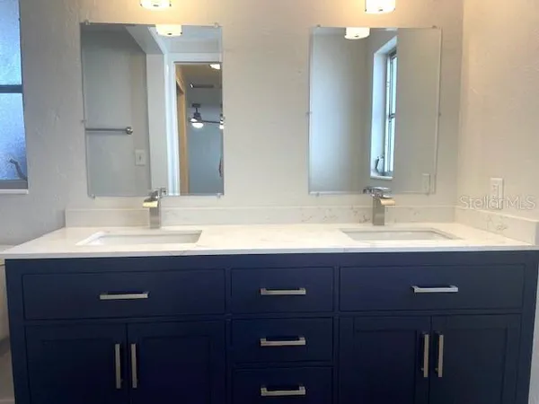 $2,900 | 7464 Cass Circle, Sarasota, FL 34231