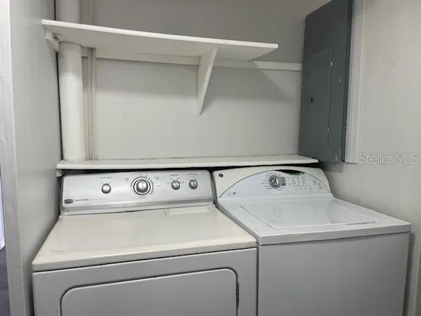 $2,900 | 7464 Cass Circle, Sarasota, FL 34231