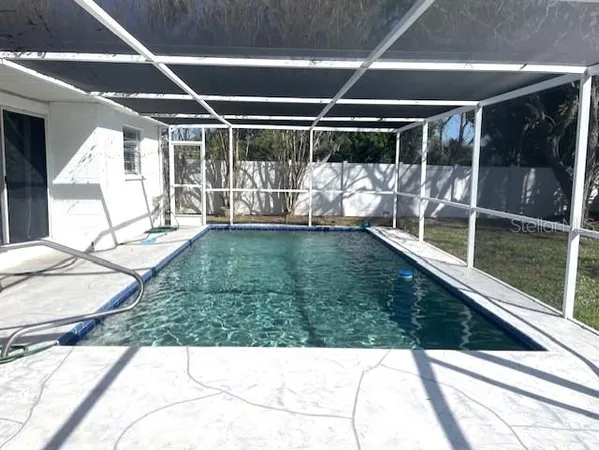 $2,900 | 7464 Cass Circle, Sarasota, FL 34231