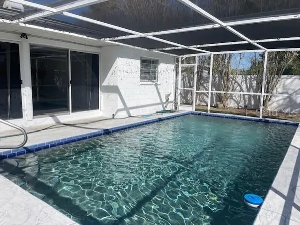 $2,900 | 7464 Cass Circle, Sarasota, FL 34231