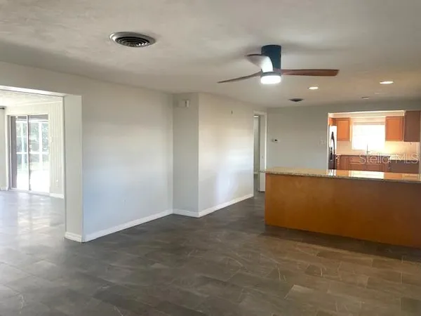 $2,900 | 7464 Cass Circle, Sarasota, FL 34231