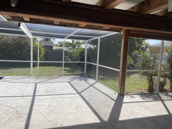 $2,900 | 7464 Cass Circle, Sarasota, FL 34231