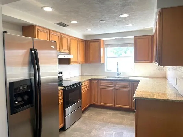 $2,900 | 7464 Cass Circle, Sarasota, FL 34231