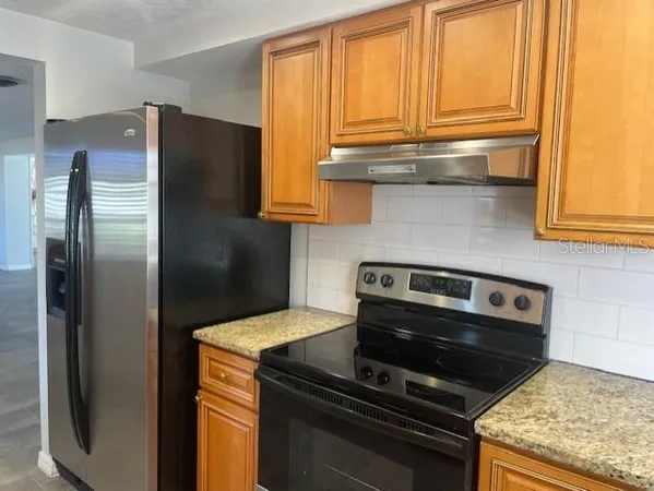 $2,900 | 7464 Cass Circle, Sarasota, FL 34231