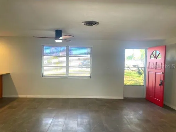 $2,900 | 7464 Cass Circle, Sarasota, FL 34231