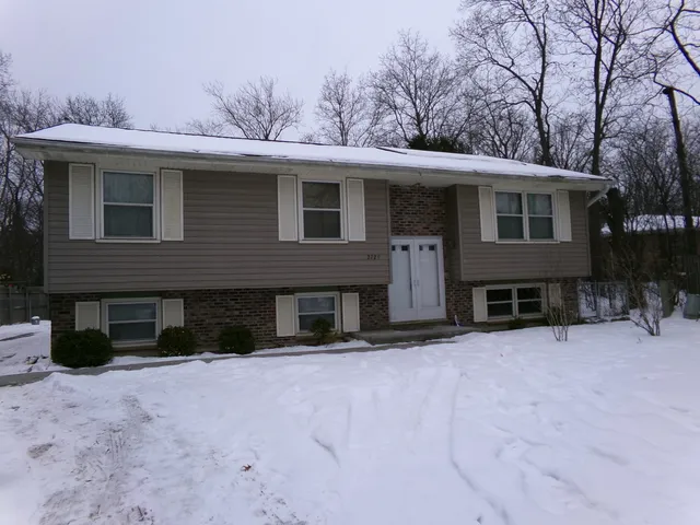 $2,600 | 2729 Lowery Court, Zion, IL 60099