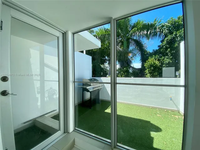$1,000,000 | 1600 Michigan Avenue, Unit 8, Miami Beach, FL 33139