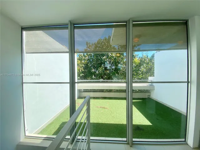 $1,000,000 | 1600 Michigan Avenue, Unit 8, Miami Beach, FL 33139