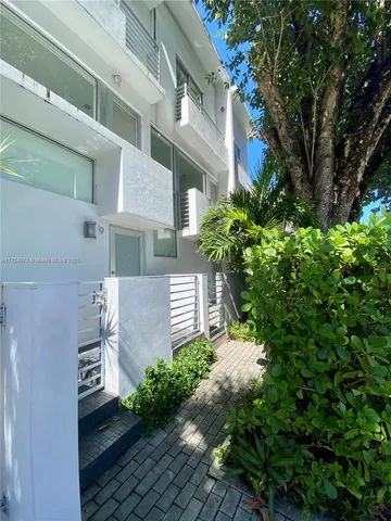 $1,000,000 | 1600 Michigan Avenue, Unit 8, Miami Beach, FL 33139
