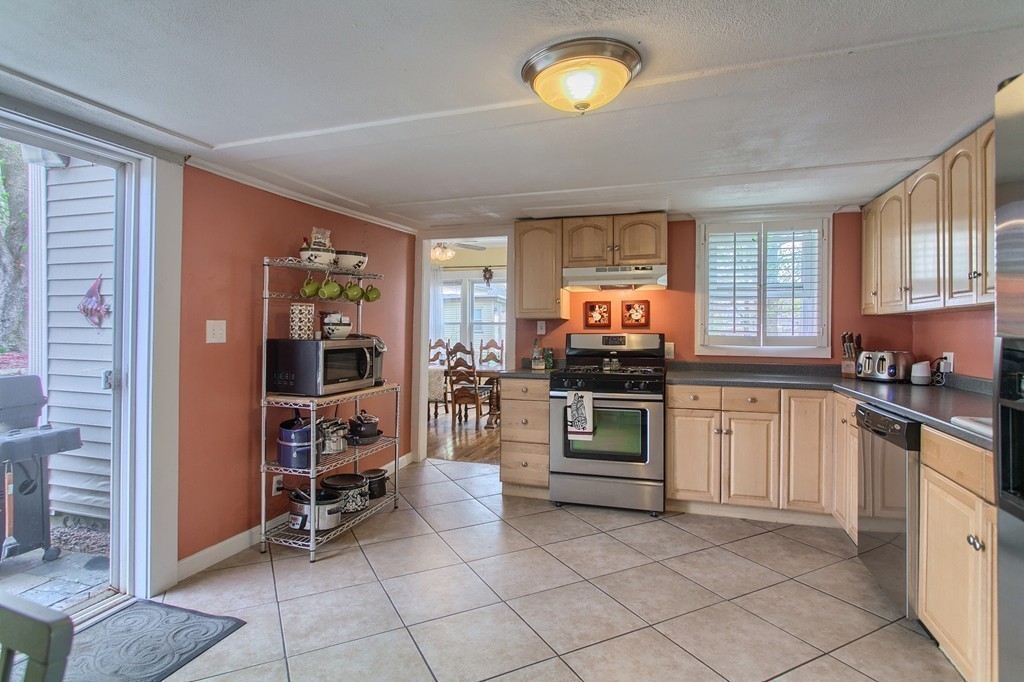 54 Riverneck Road Chelmsford, MA 01824 - Photo 10 of 30 Gallery Image 10