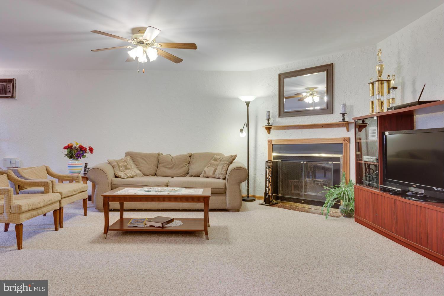 8914 Copperfield Court Springfield, VA 22151 - Photo 10 of 26 Family Room