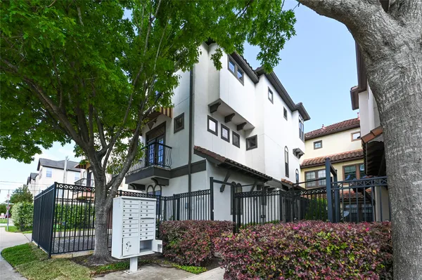 a house view with a outdoor space