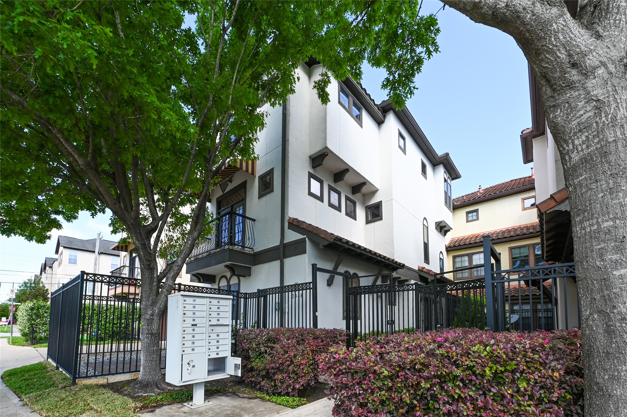 a house view with a outdoor space