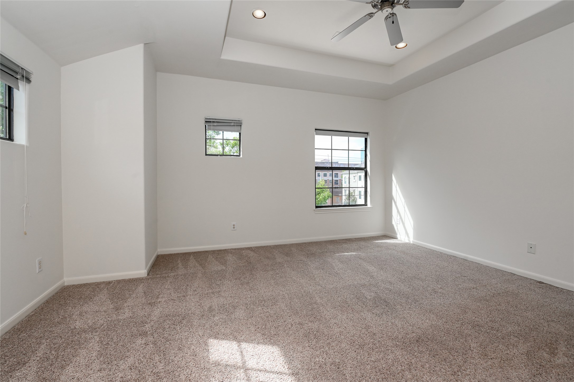 3948 Feagan Street Houston, TX 77007 - Photo 15 of 30 a view of an empty room with a window