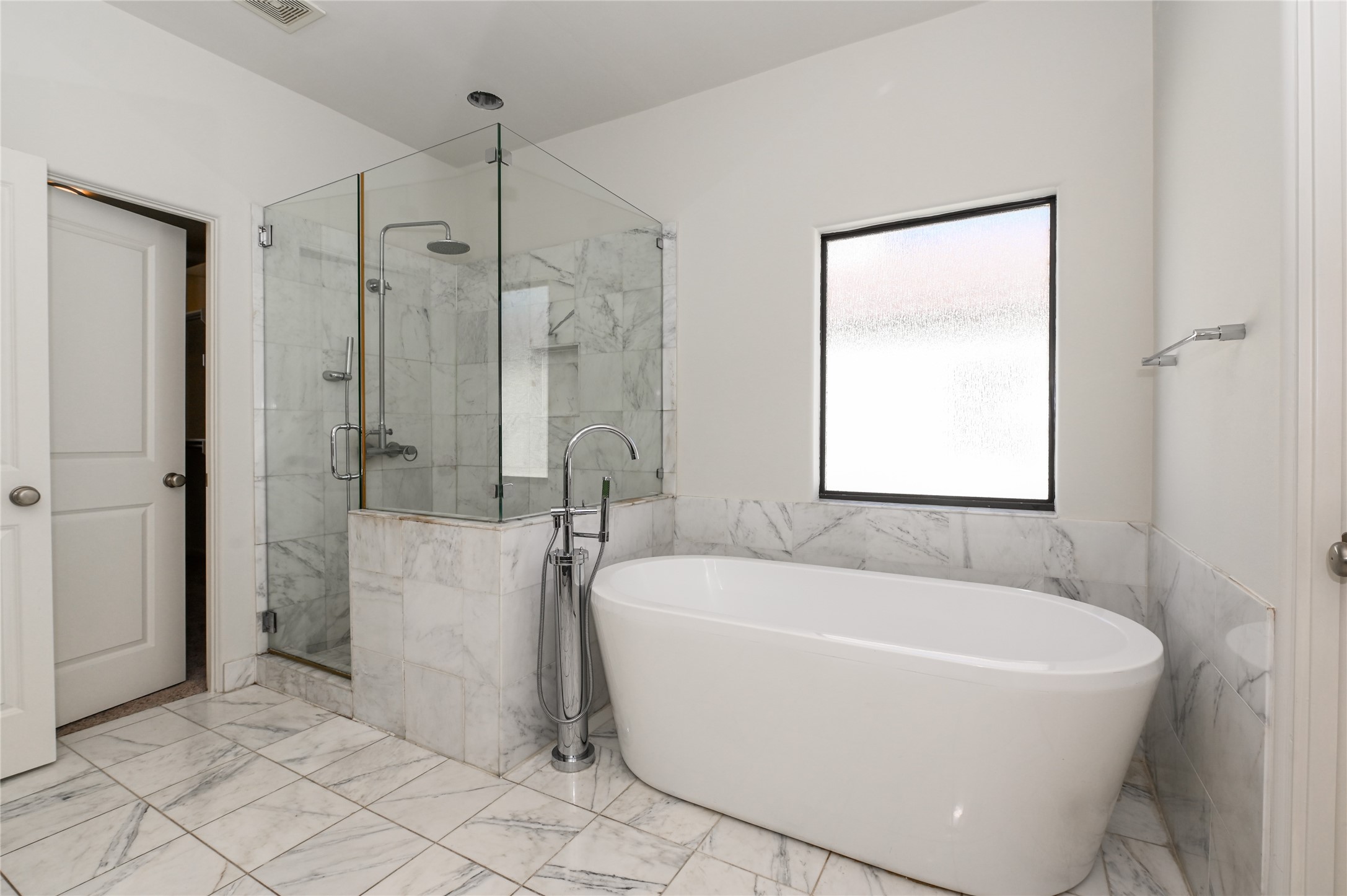 3948 Feagan Street Houston, TX 77007 - Photo 20 of 30 a white bath tub sitting next to a white sink