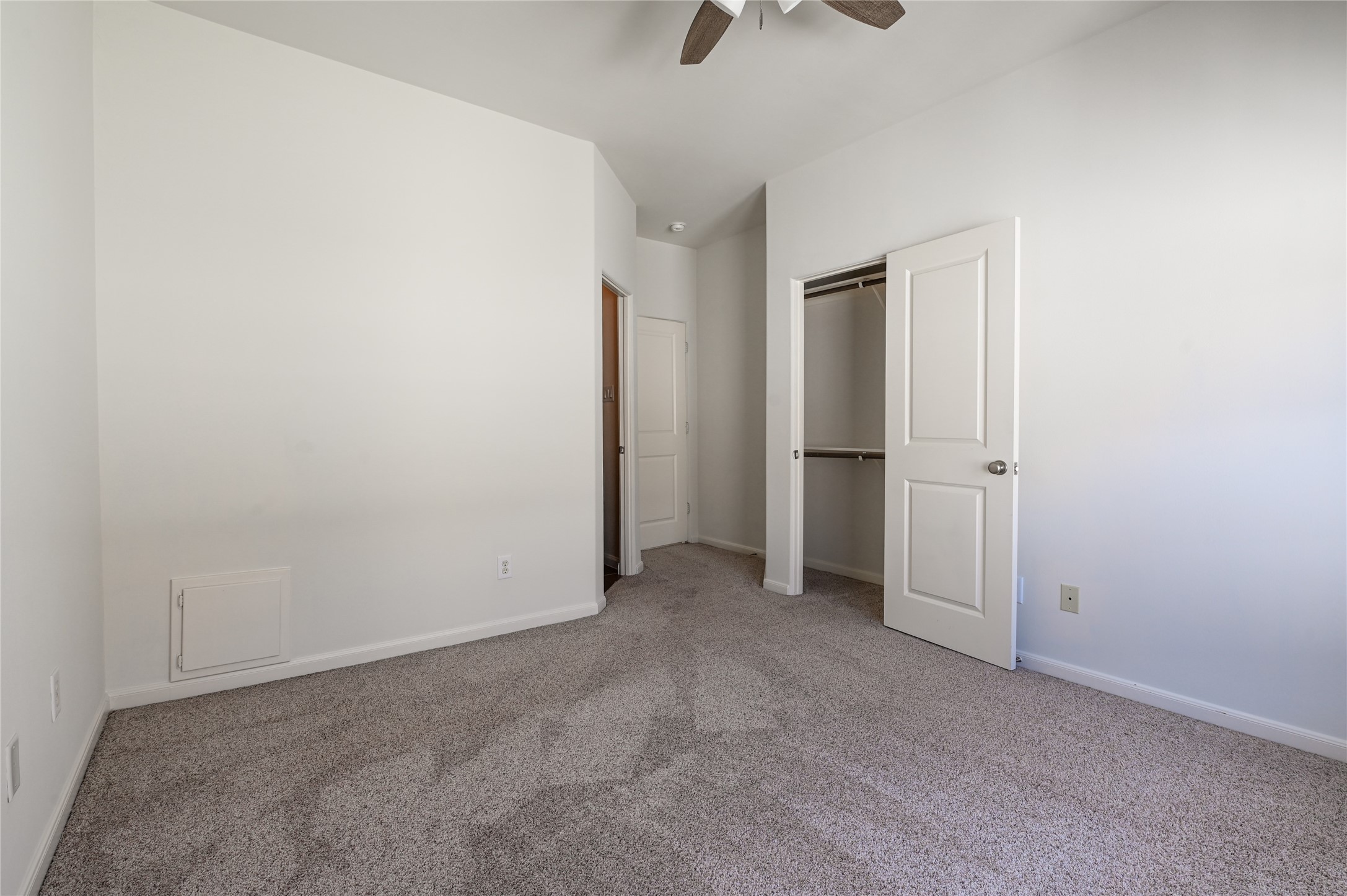 3948 Feagan Street Houston, TX 77007 - Photo 26 of 30 an empty room with an entryway