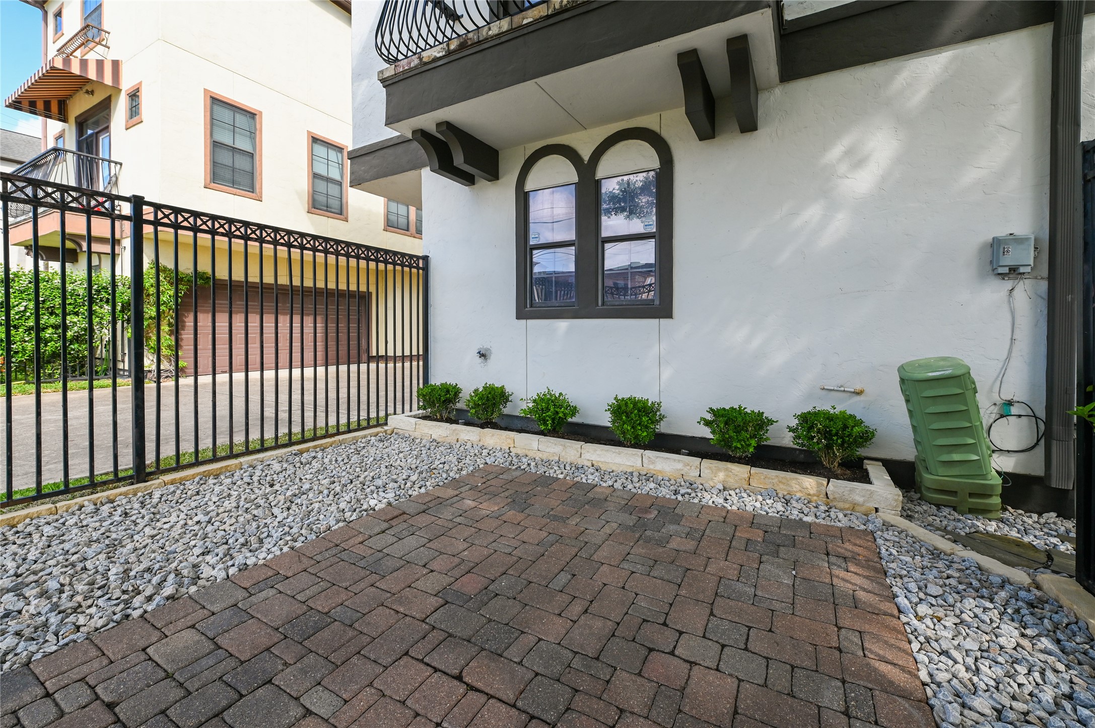 3948 Feagan Street Houston, TX 77007 - Photo 30 of 30 a front view of a house with garden