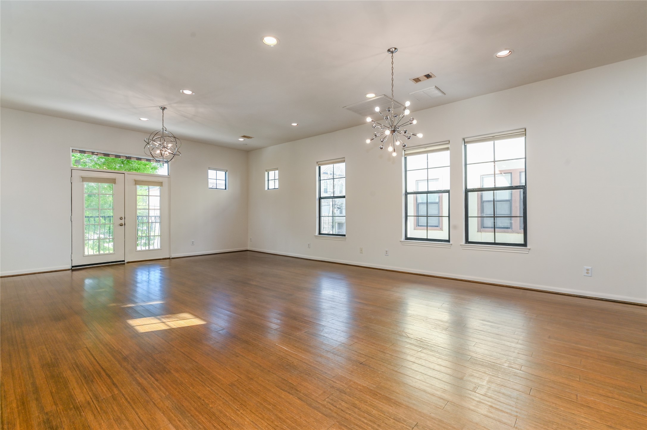 3948 Feagan Street Houston, TX 77007 - Photo 9 of 30 an empty room with wooden floor and windows