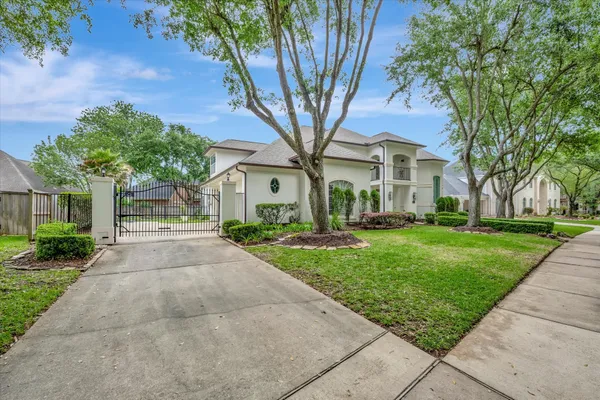 $999,000 | 3311 Oak Links Avenue, Houston, TX 77059