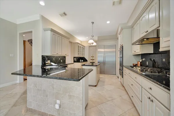 $999,000 | 3311 Oak Links Avenue, Houston, TX 77059