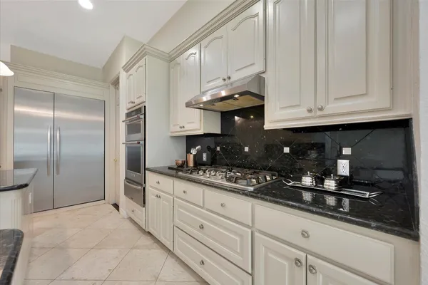 $999,000 | 3311 Oak Links Avenue, Houston, TX 77059